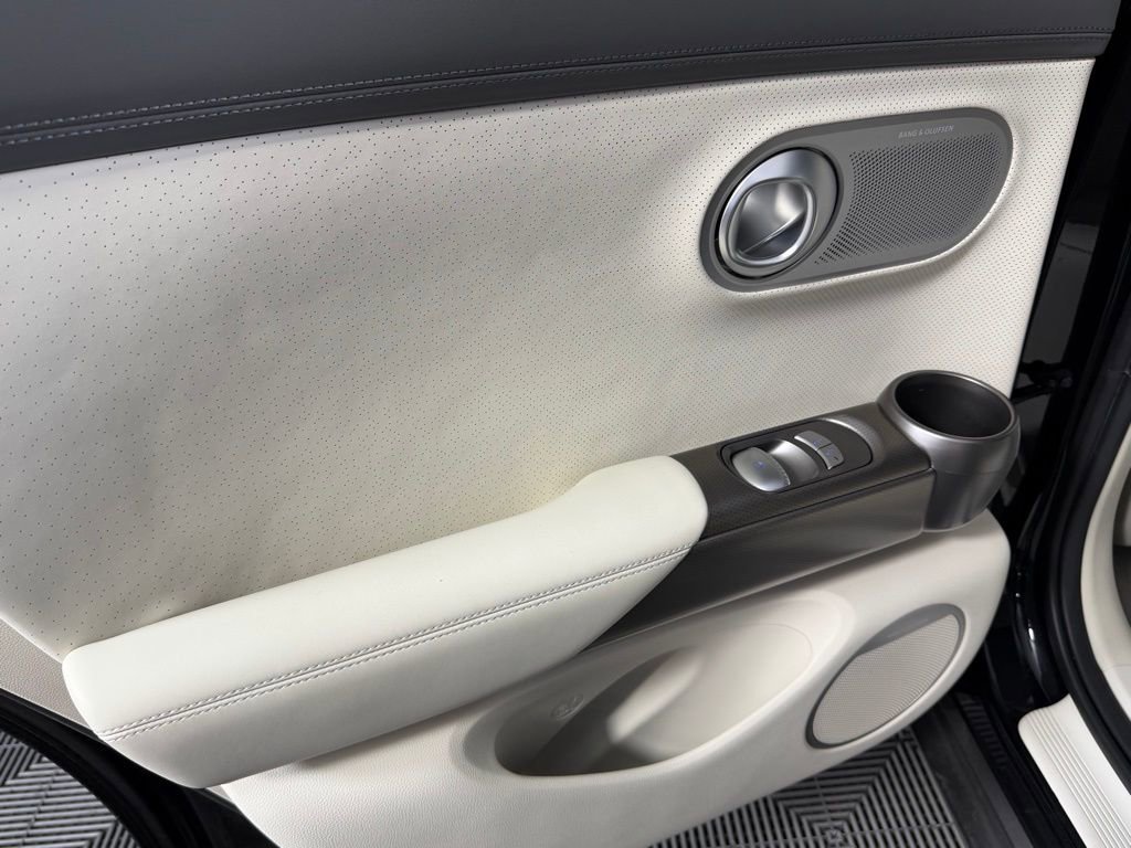 Used 2025 Genesis GV60 Advanced image 28