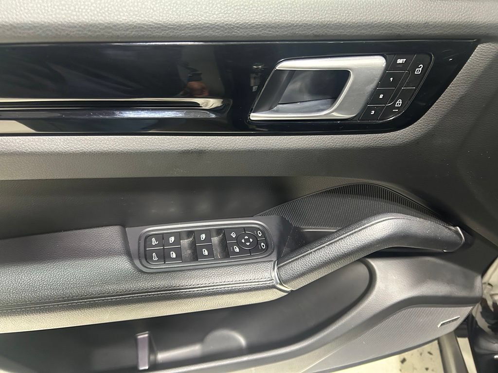 Used 2022 Porsche Cayenne Coupe AWD/4WD image 11