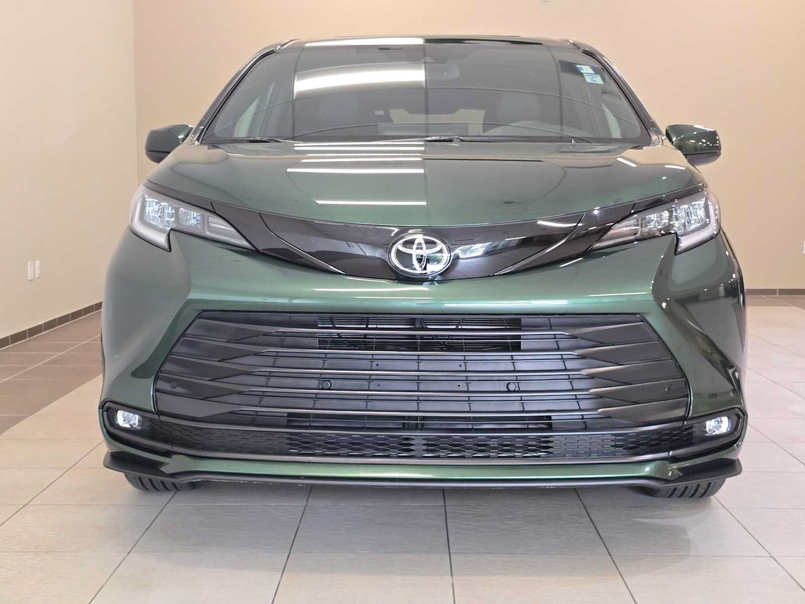 Certified 2026 Toyota Sienna XLE Woodland Edition AWD/4WD image 6