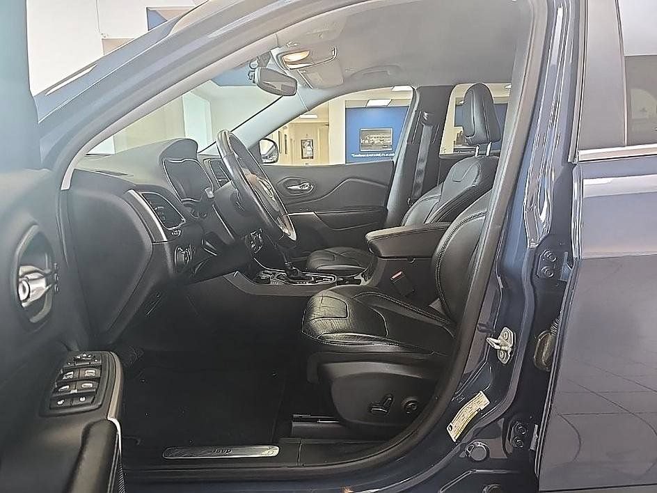 Used 2019 Jeep Cherokee Limited AWD/4WD image 13