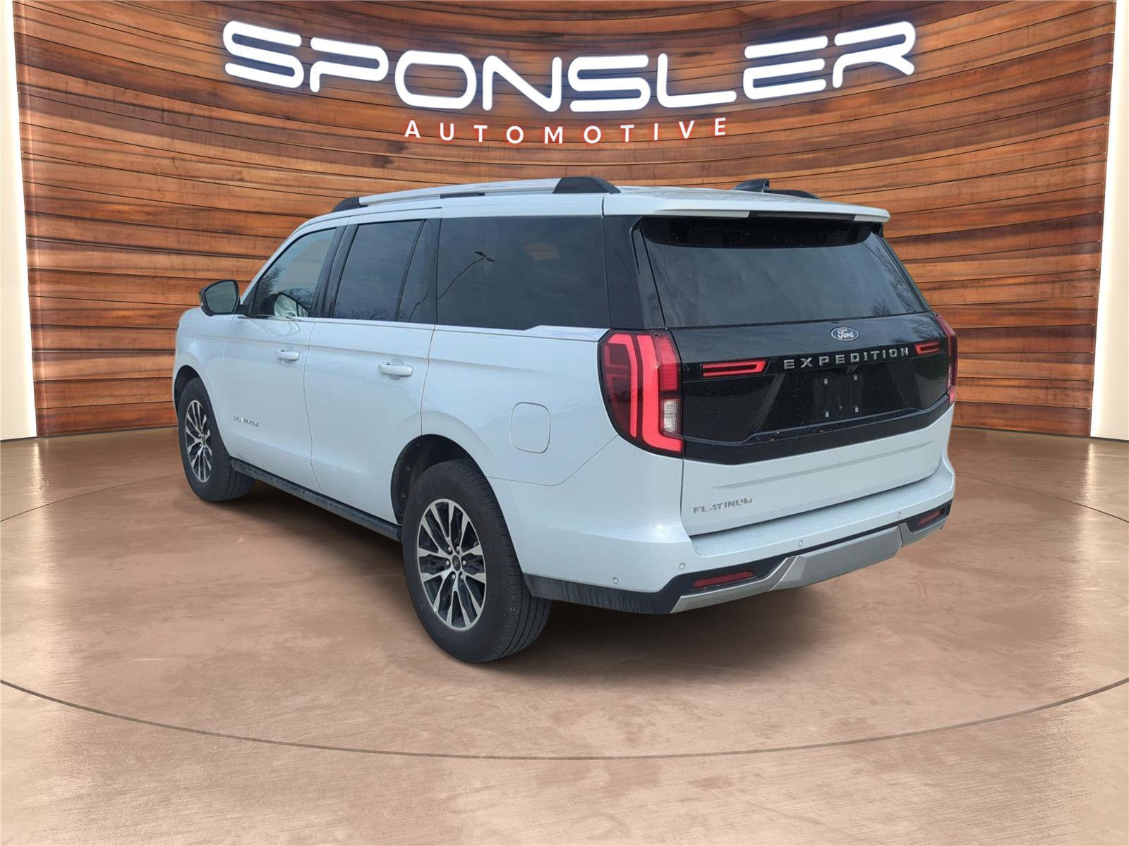 Used 2025 Ford Expedition Platinum image 3