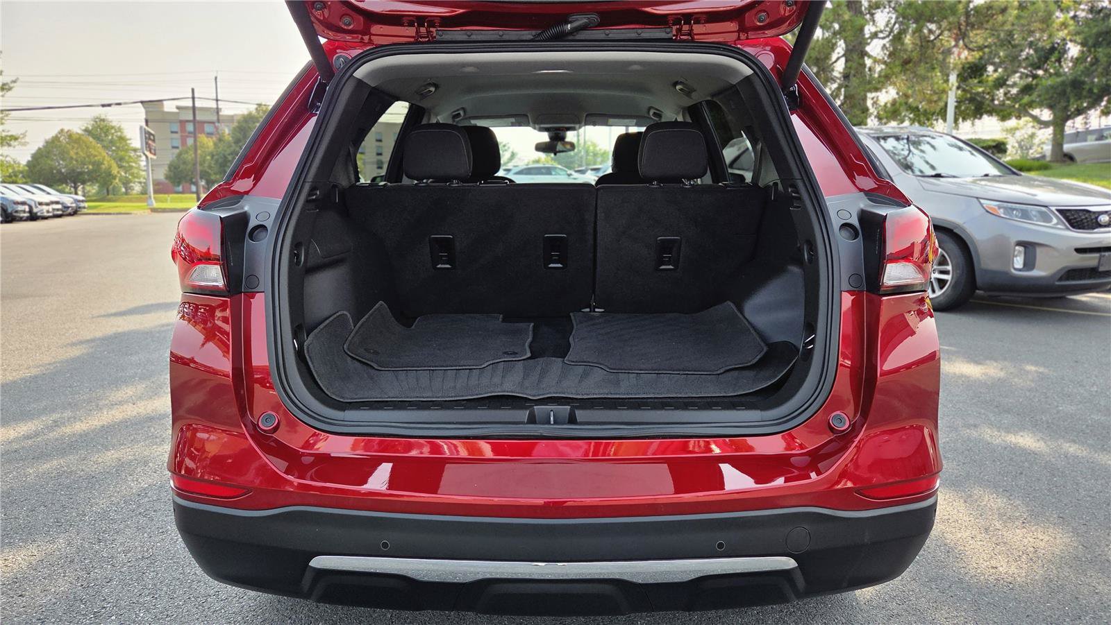 Used 2023 Chevrolet Equinox LT FWD image 5