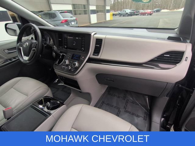 Used 2020 Toyota Sienna XLE image 28