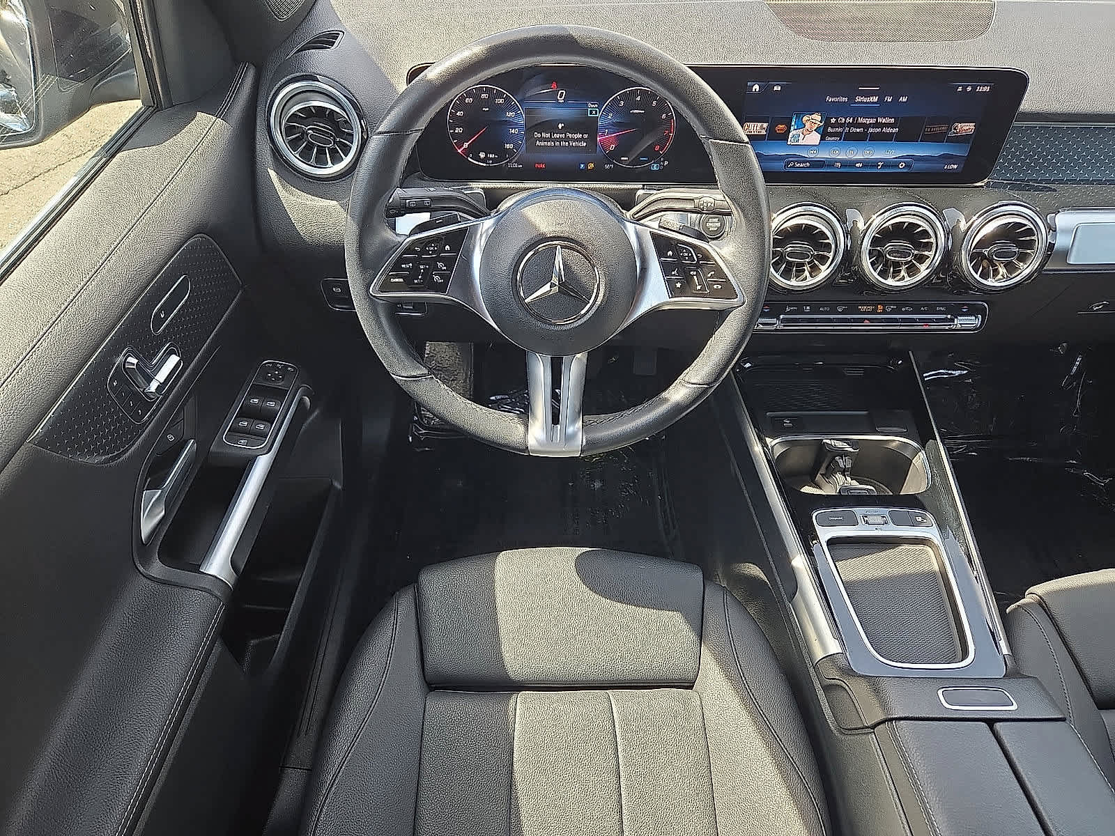 Used 2024 Mercedes-Benz GLB 250 4MATIC image 12
