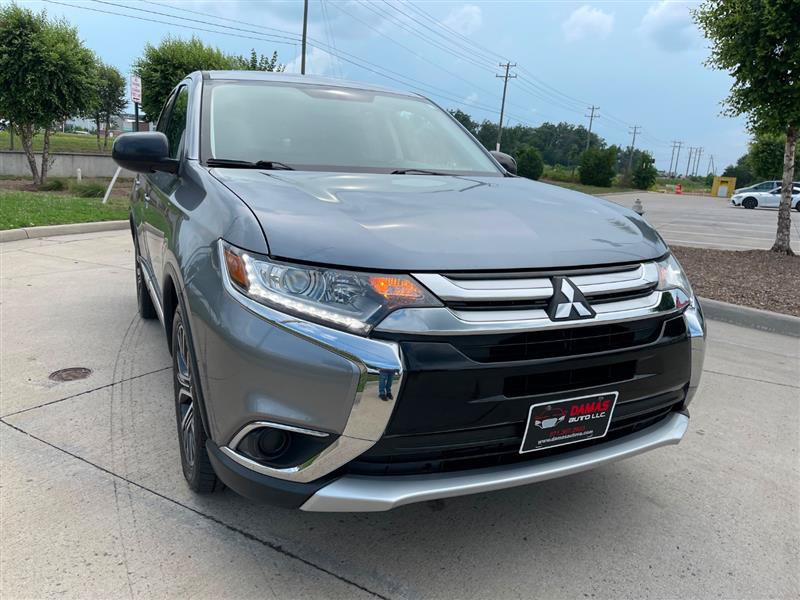 Used 2017 Mitsubishi Outlander ES AWD/4WD image 46