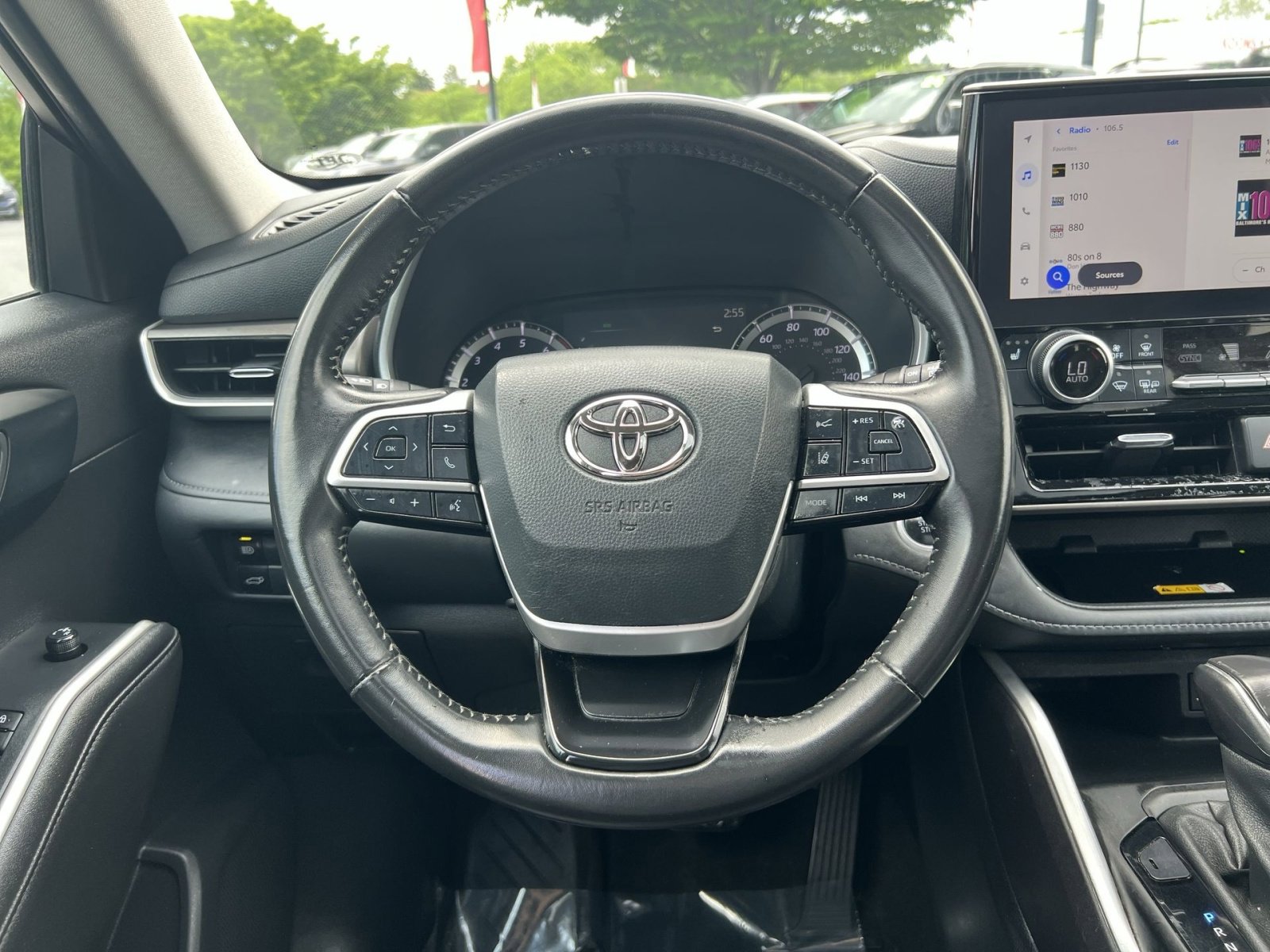 Used 2024 Toyota Highlander XLE AWD/4WD image 16