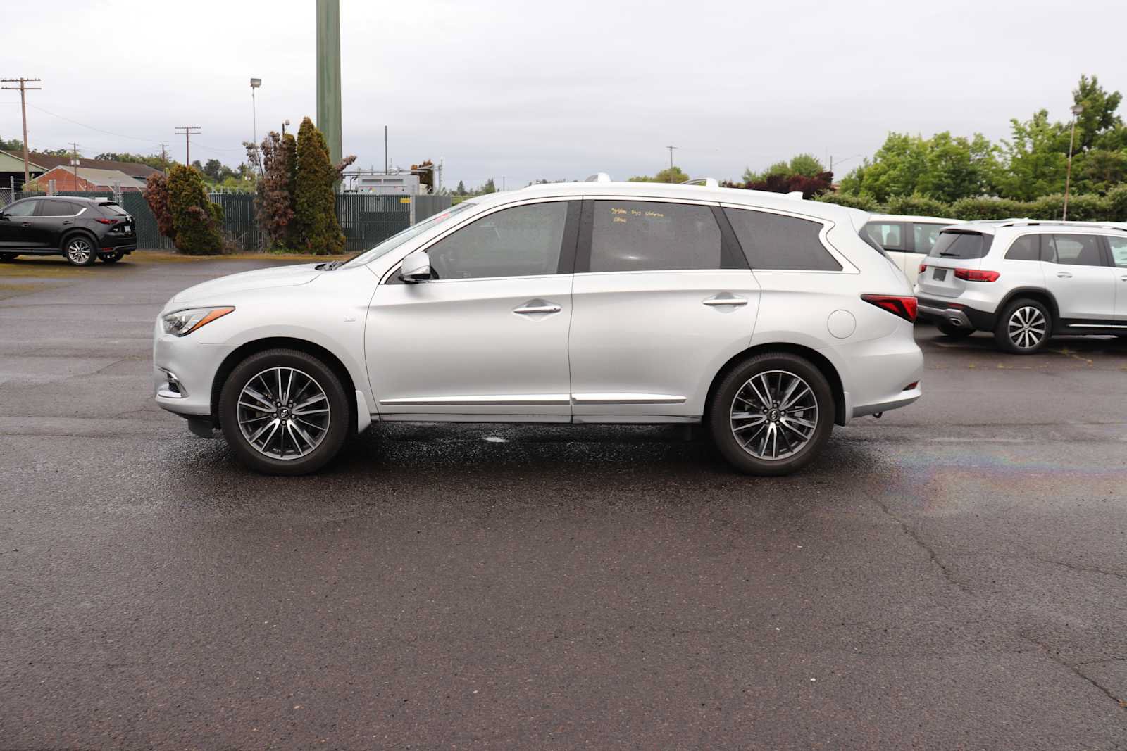 Used 2017 INFINITI QX60 FWD w/ Deluxe Technology Package image 8