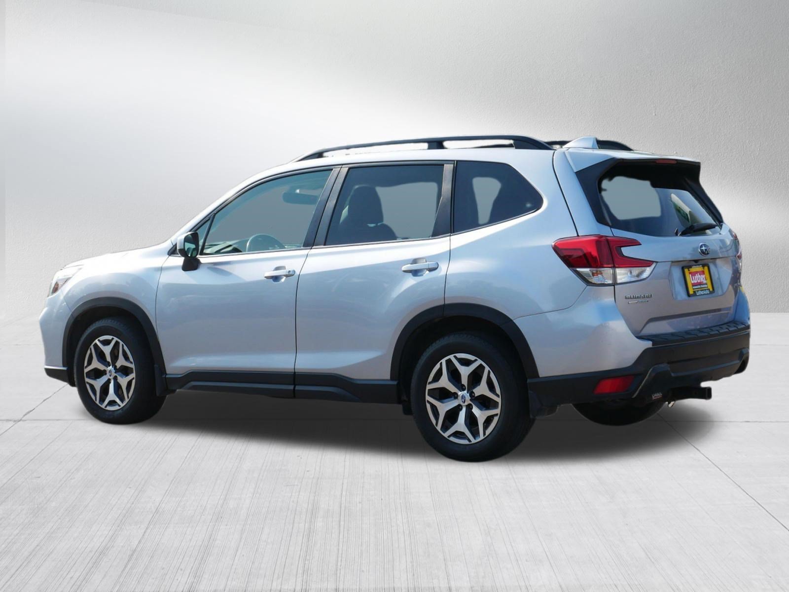 Used 2020 Subaru Forester Premium AWD/4WD image 5