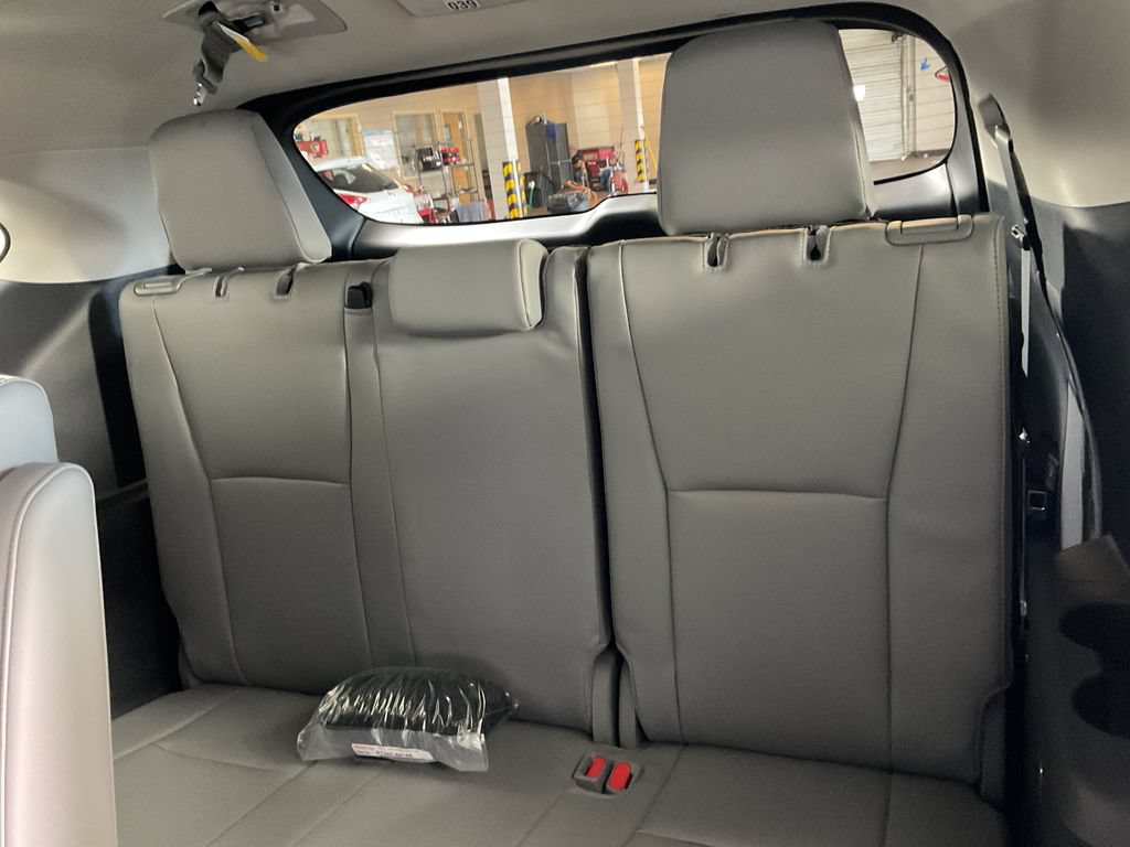 New 2026 Toyota Highlander Platinum AWD/4WD image 19