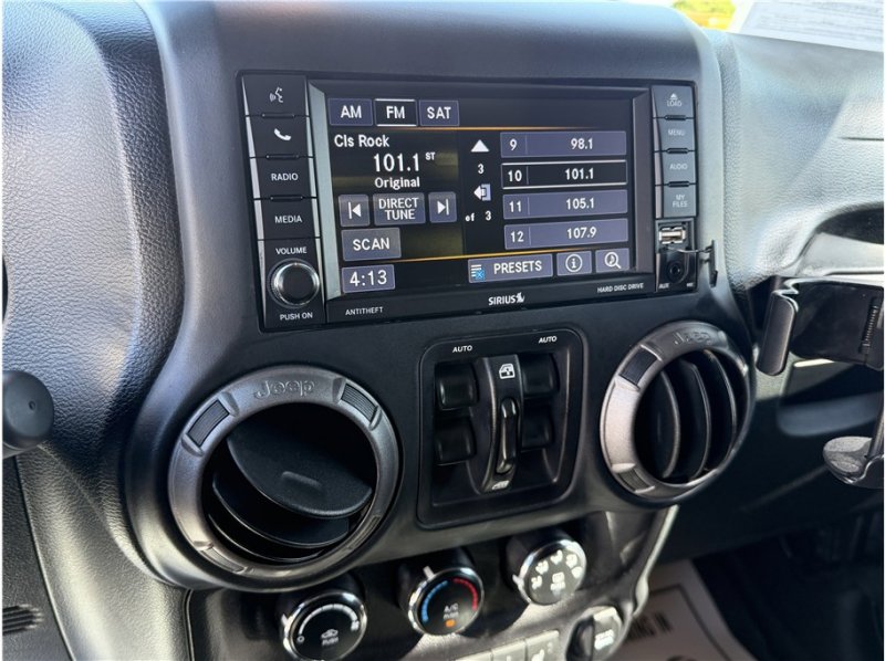 Used 2018 Jeep Wrangler Unlimited Sport image 34