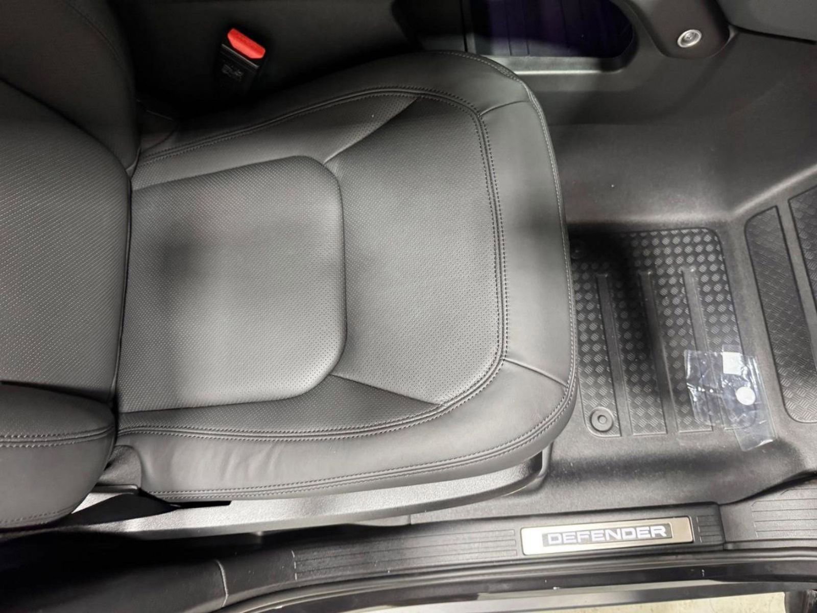 New 2026 Land Rover Defender 130 X-Dynamic SE image 20