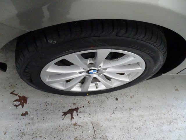 Used 2018 BMW 320i xDrive Sedan w/ Convenience Package image 29