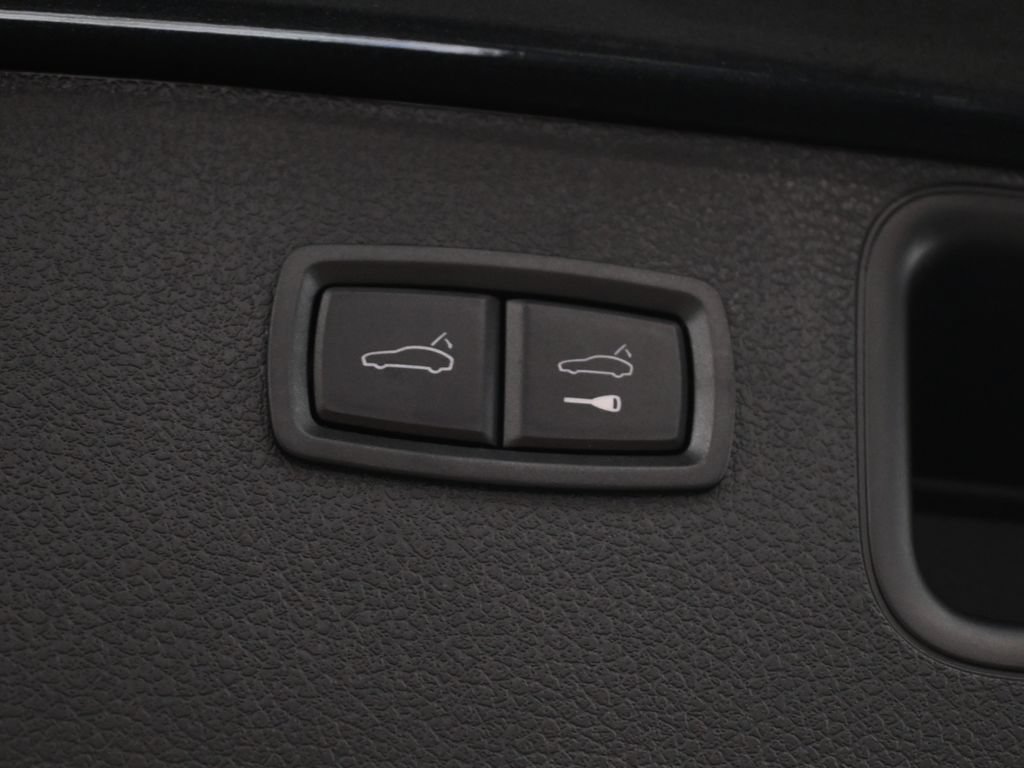 Used 2026 Porsche Macan AWD/4WD image 45