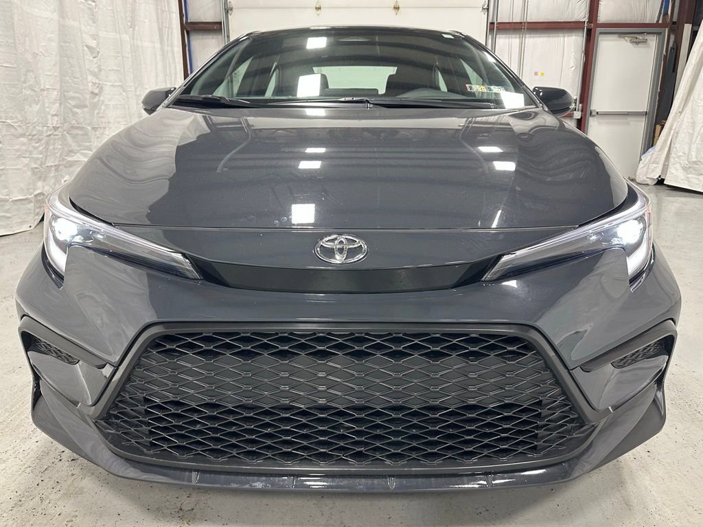 Used 2025 Toyota Corolla SE image 2