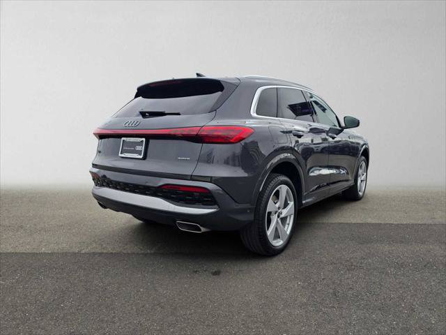 Used 2025 Audi Q5 Premium Plus w/ Premium Plus AWD/4WD image 3