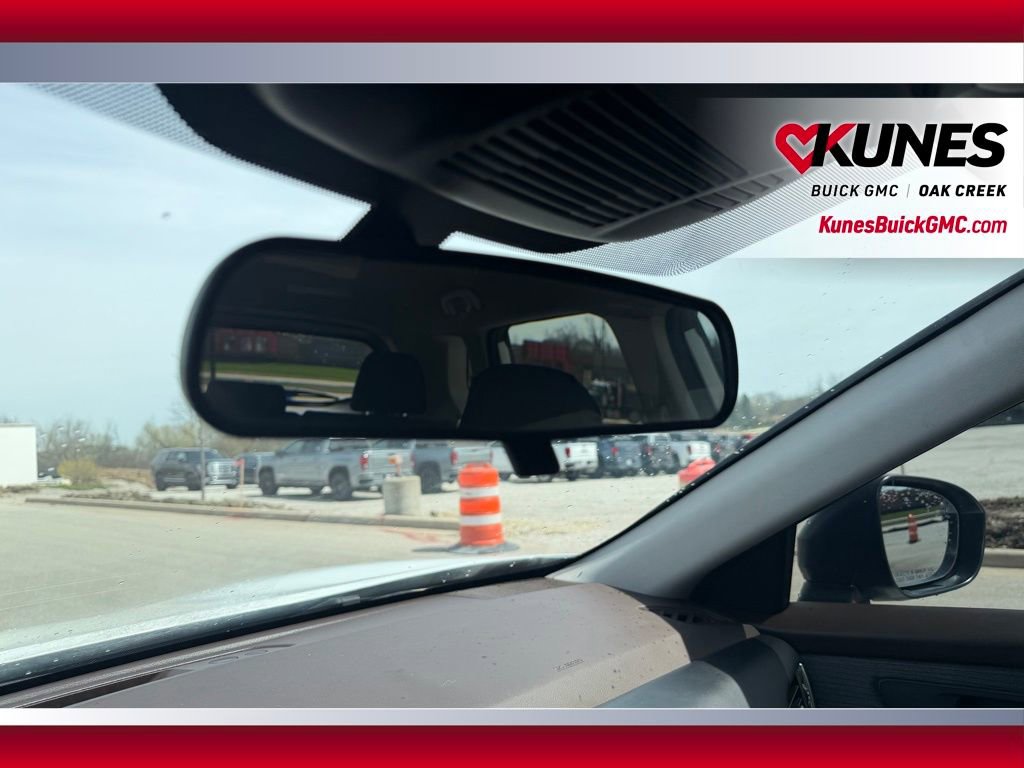 Used 2023 Nissan Rogue S AWD/4WD image 22