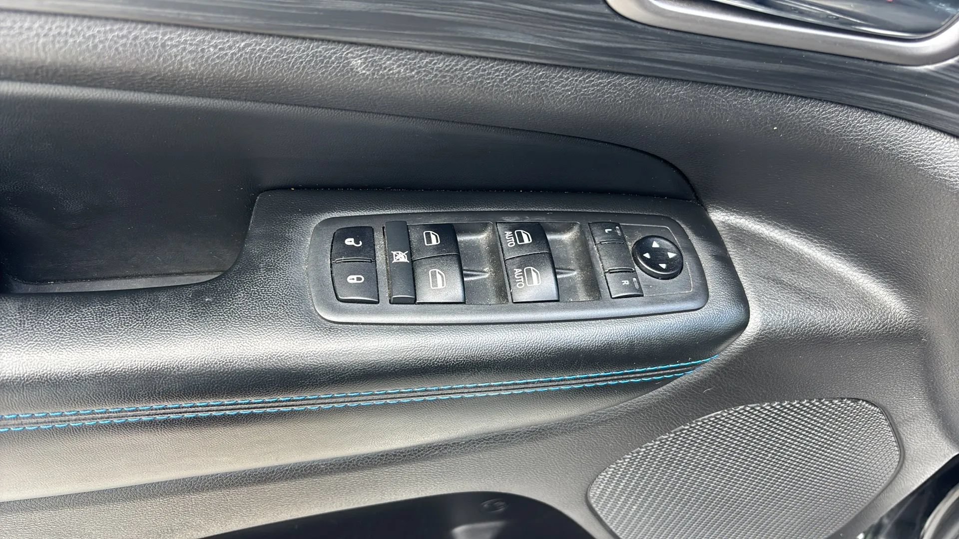 Used 2019 Jeep Grand Cherokee Laredo AWD/4WD image 19