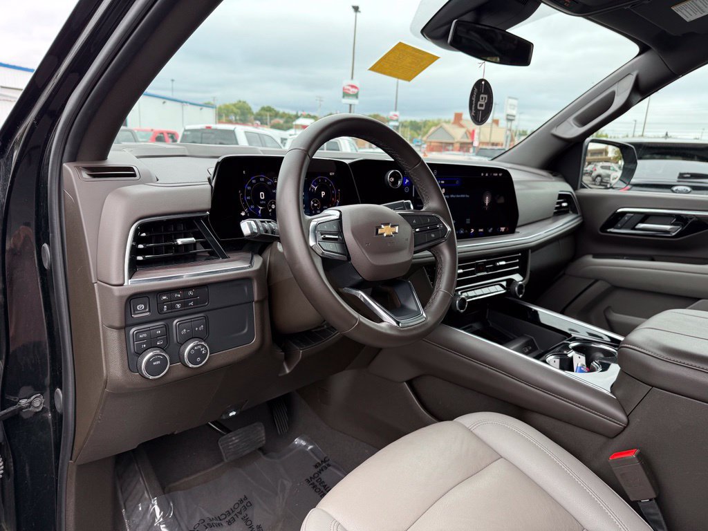 Used 2025 Chevrolet Suburban LT AWD/4WD image 22