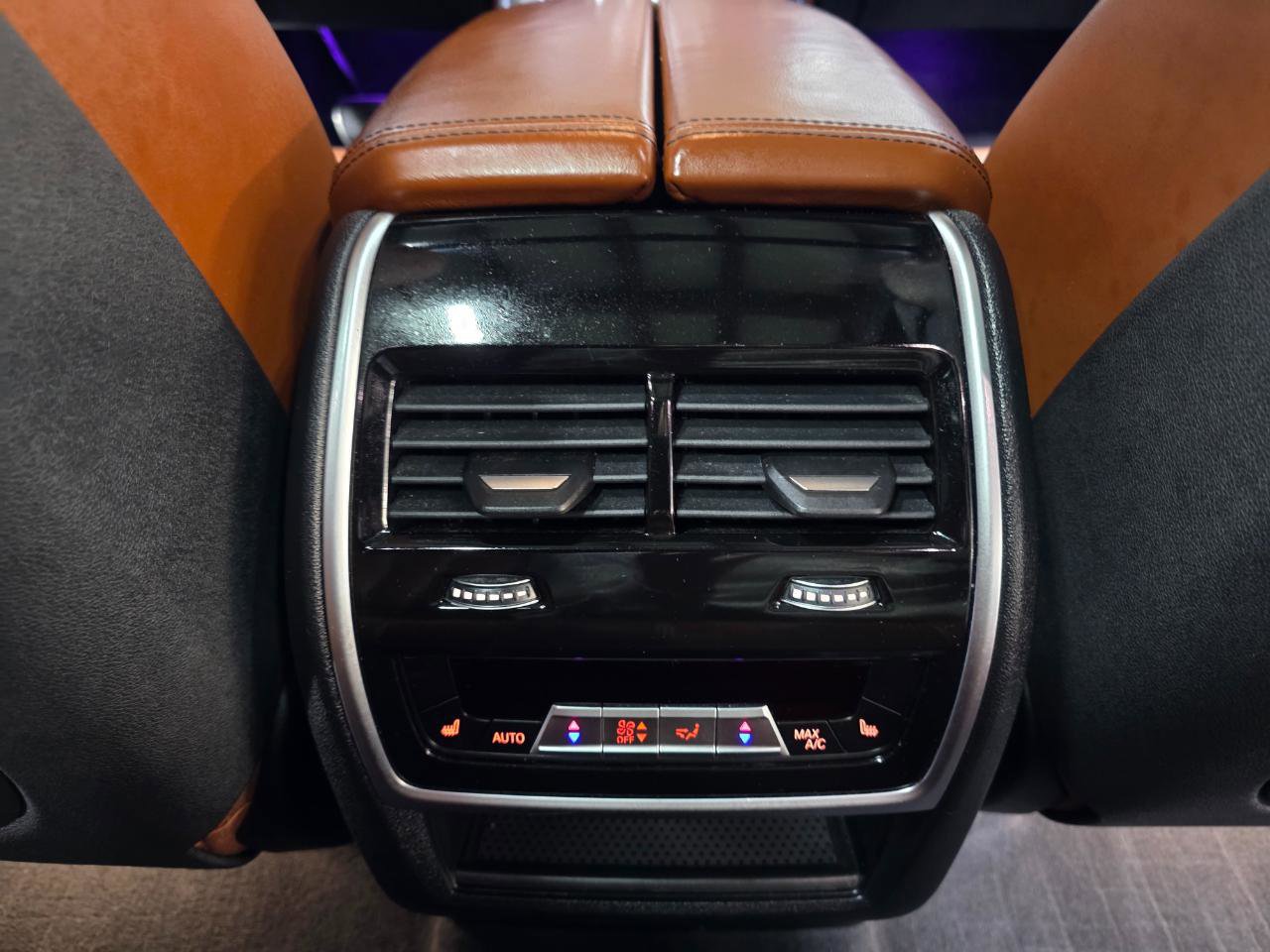 Used 2019 BMW X5 xDrive50i w/ M Sport Package image 31