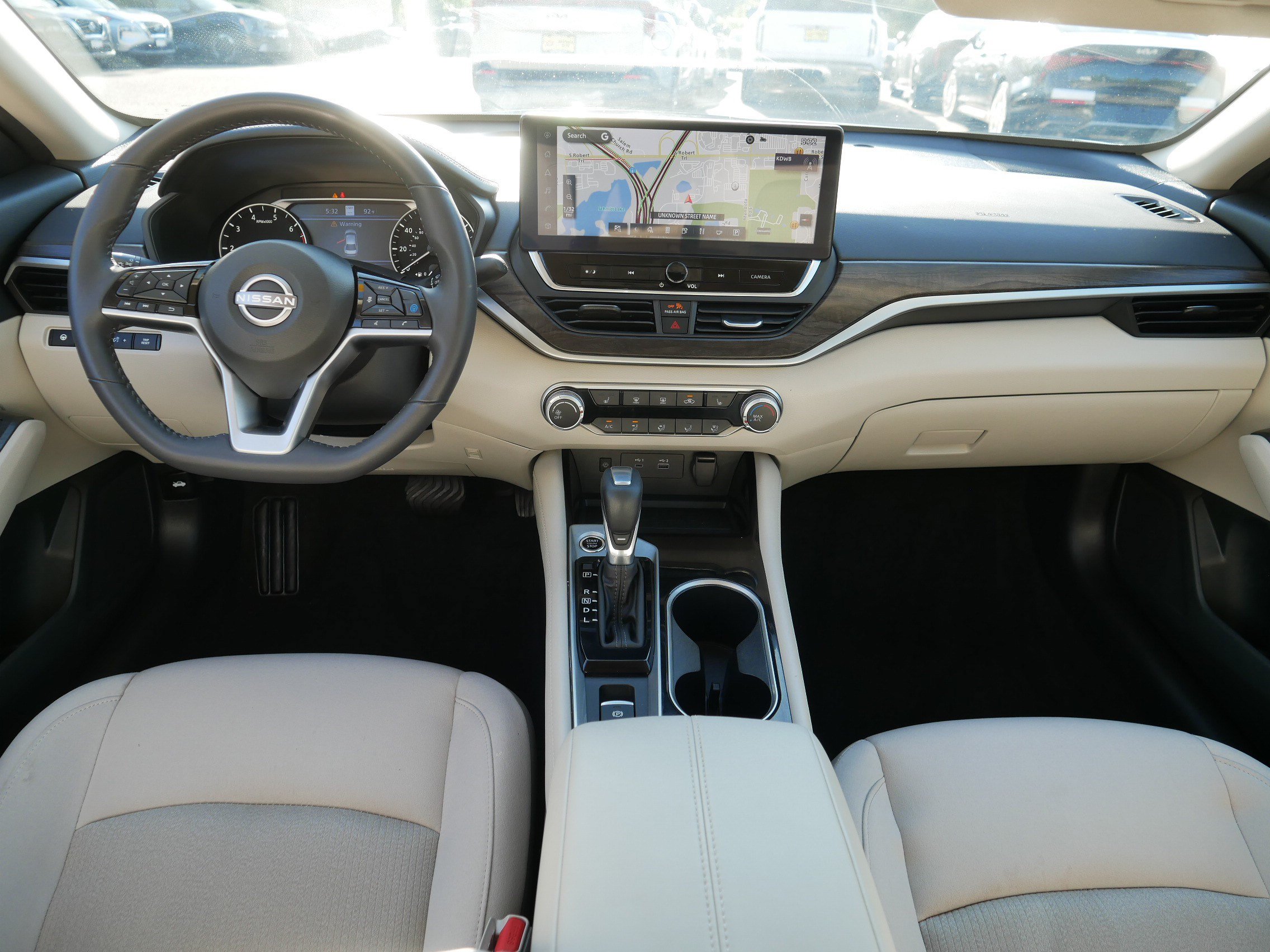 Certified 2024 Nissan Altima 2.5 SV w/ SV Premium Package AWD/4WD image 10