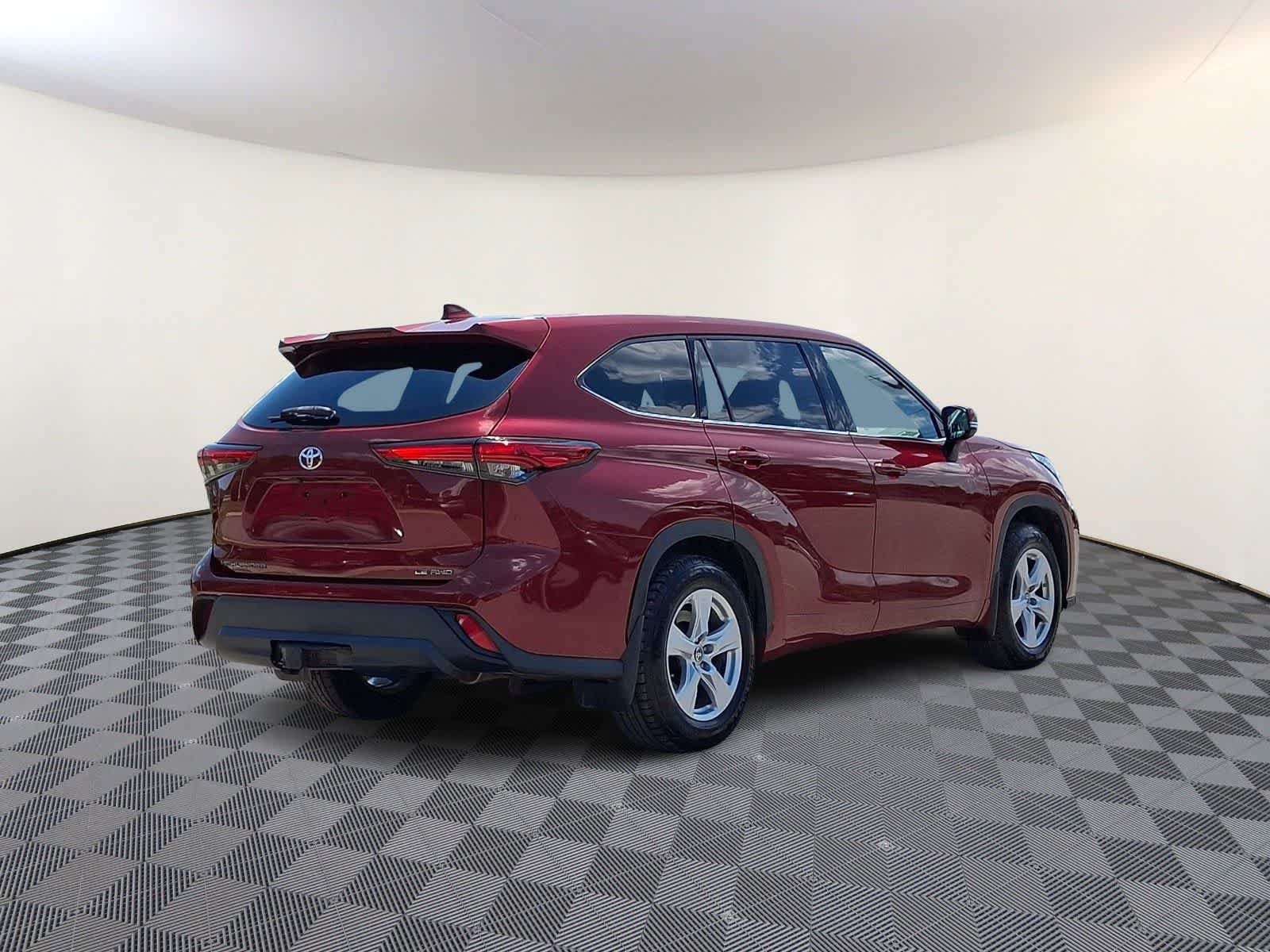 Used 2020 Toyota Highlander LE AWD/4WD image 6