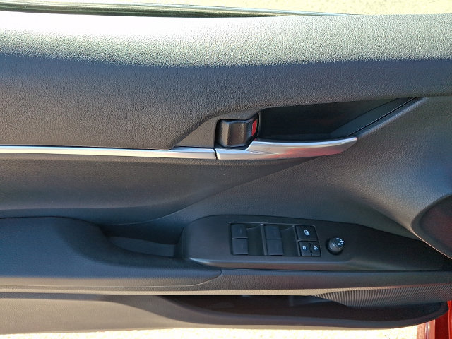 Used 2024 Toyota Camry SE FWD image 12