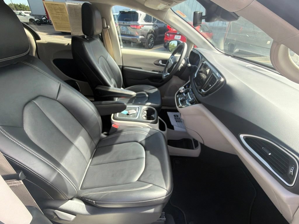 Used 2024 Chrysler Pacifica Touring-L FWD image 49