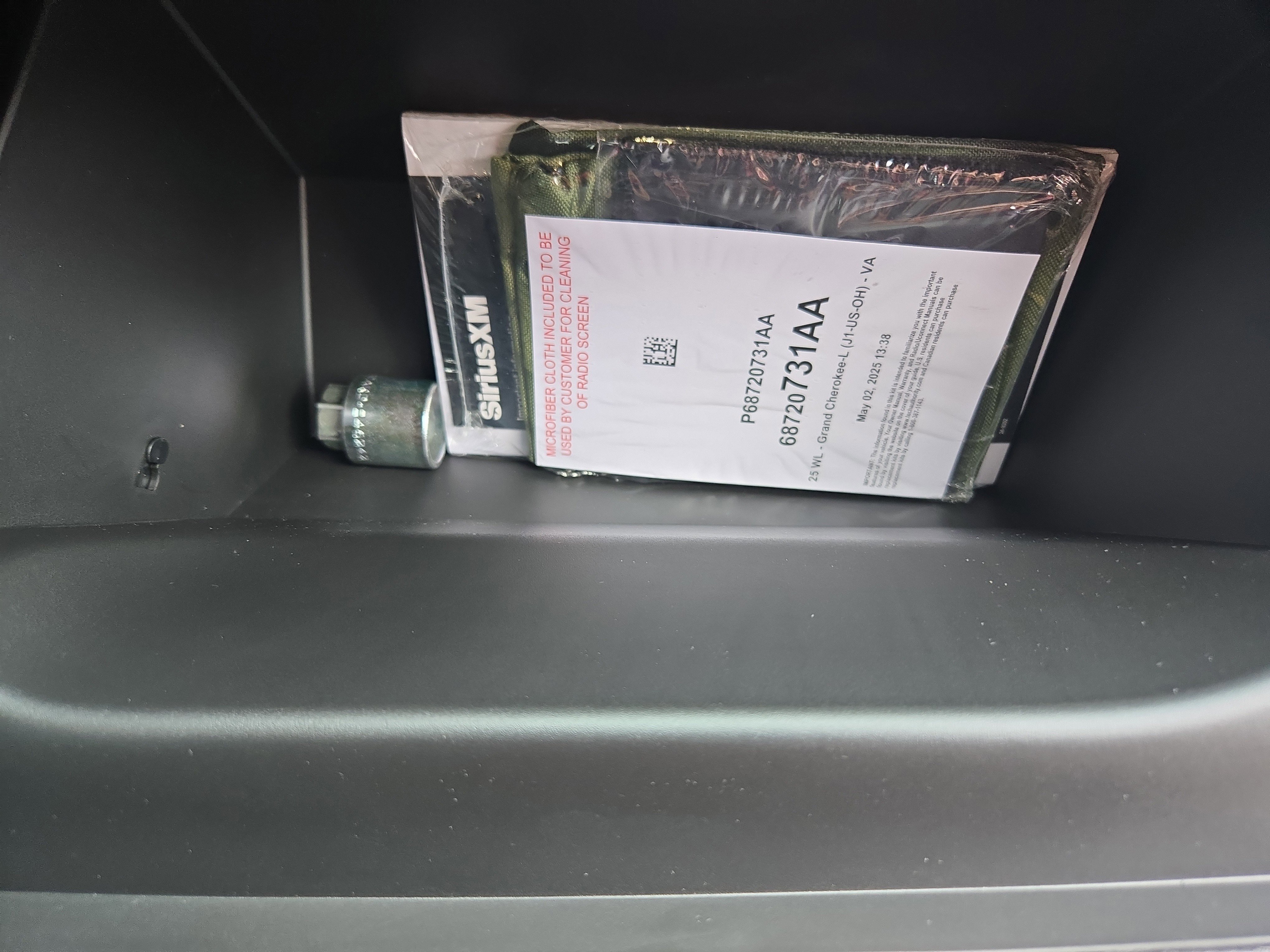 New 2025 Jeep Grand Cherokee L Altitude image 70