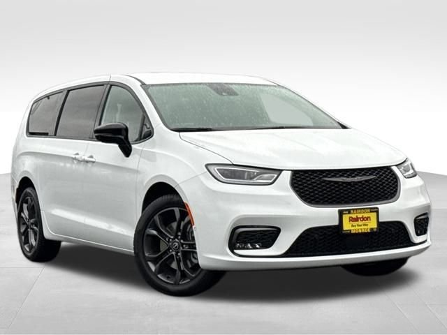 New 2026 Chrysler Pacifica Select image 1