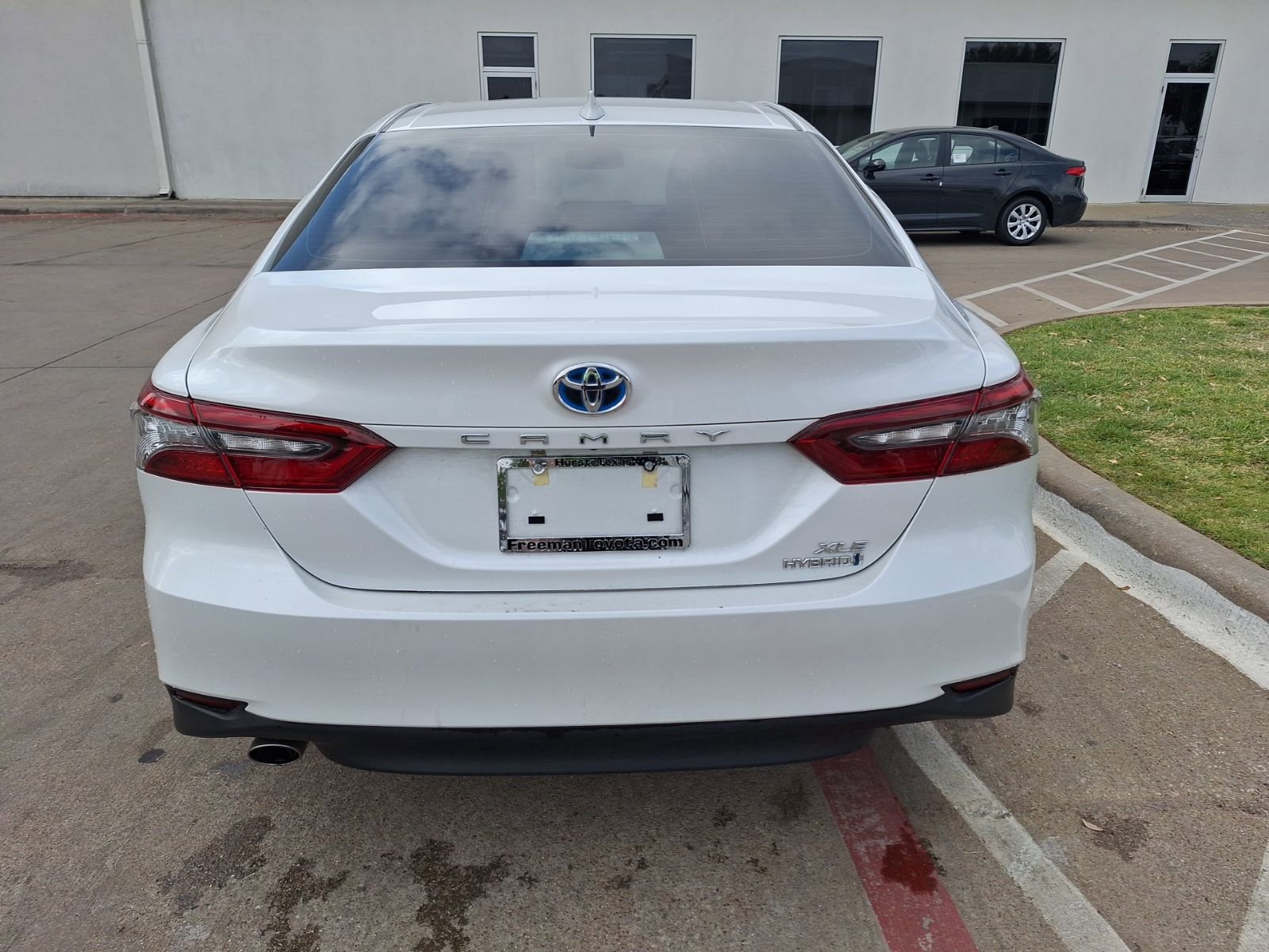 Used 2024 Toyota Camry XLE w/ Cold Weather Package image 5