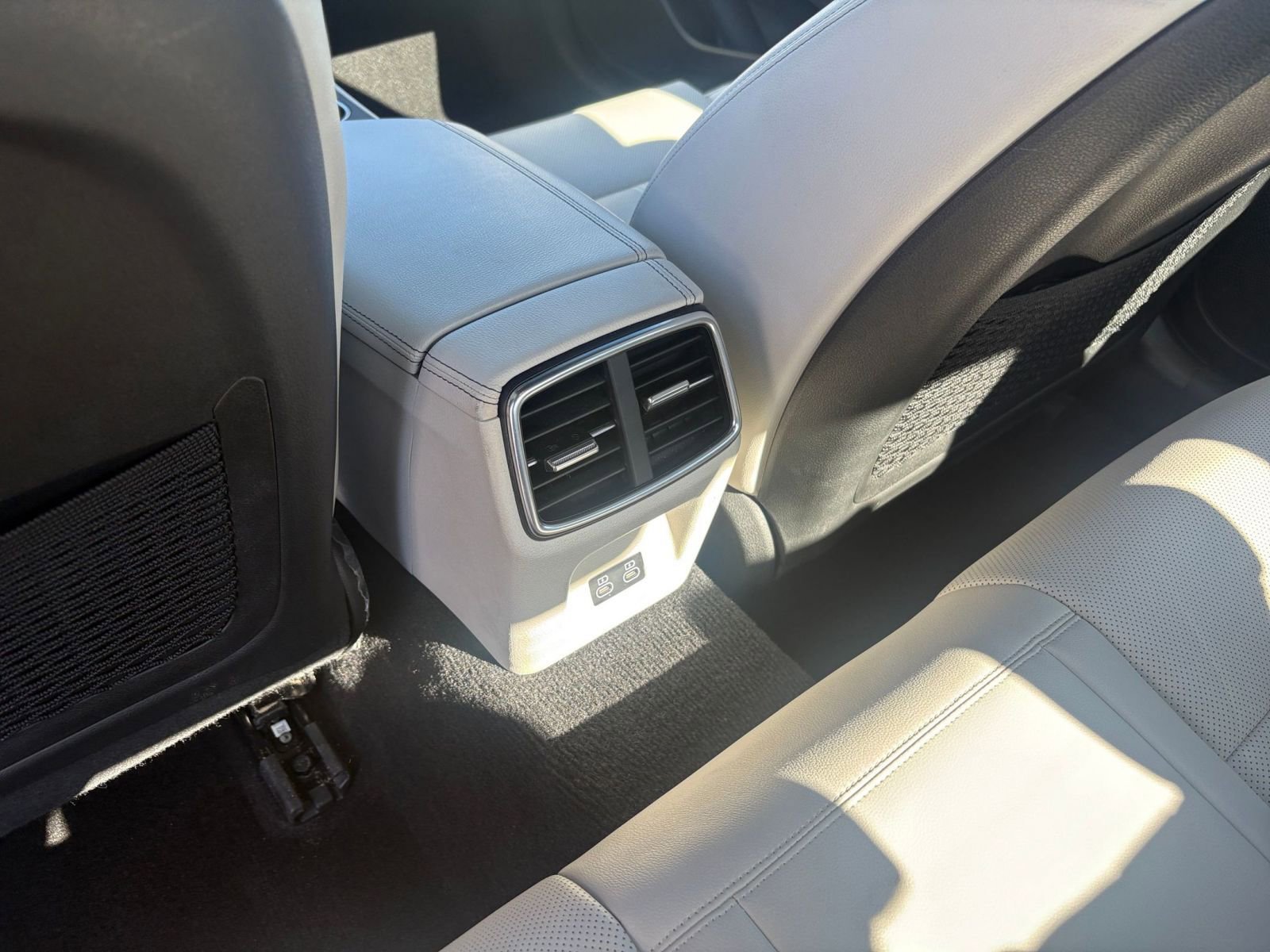 Used 2025 Genesis G70 2.5T image 24