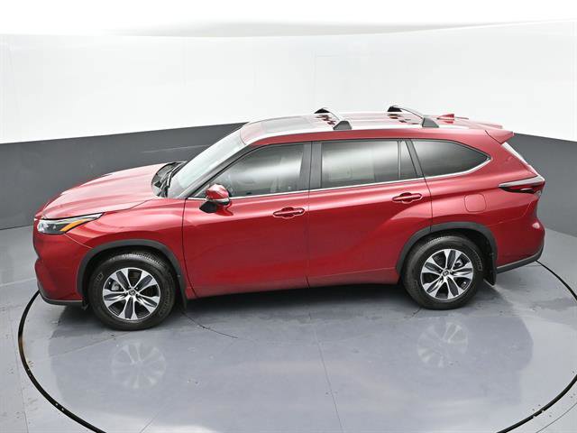 Certified 2024 Toyota Highlander XLE image 43