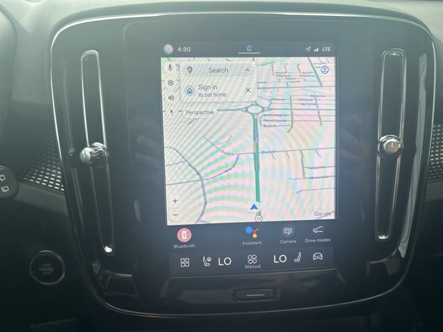 Certified 2025 Volvo XC40 B5 Plus AWD/4WD image 22