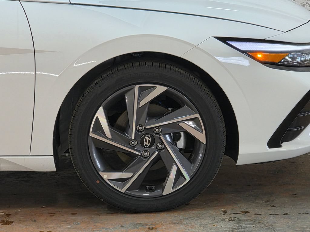 New 2026 Hyundai Elantra Limited FWD image 8