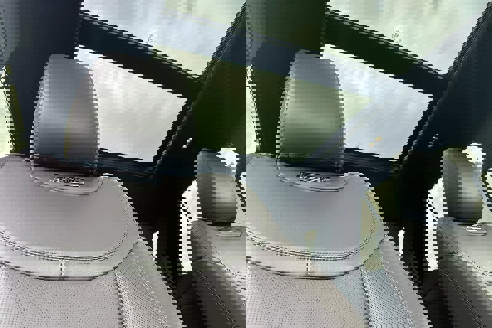 Certified 2025 Ford Explorer Platinum image 18