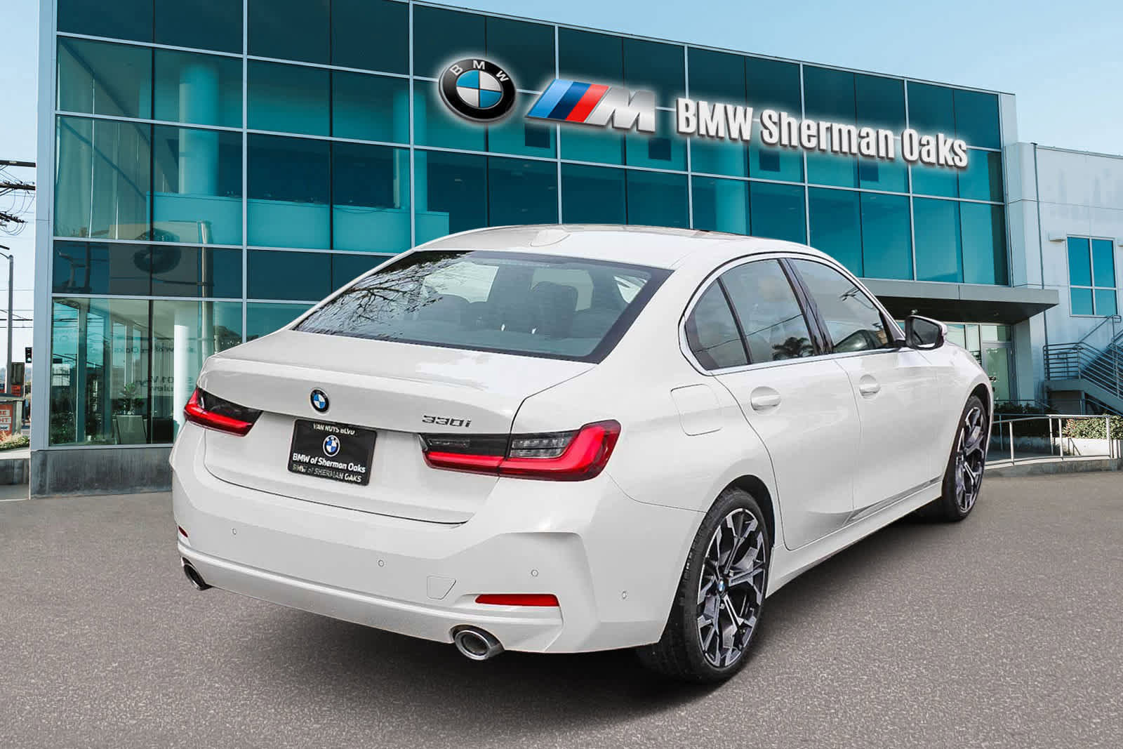 Used 2025 BMW 330i Sedan w/ Convenience Package image 4