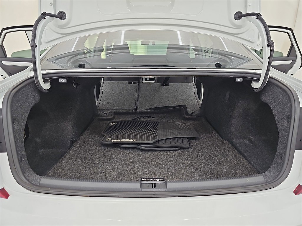 Used 2019 Volkswagen Passat 2.0T Wolfsburg w/ Wheels & Sunroof Package image 15