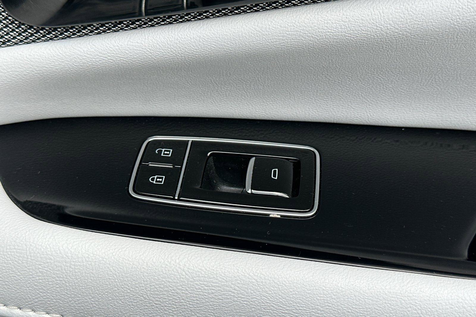 Certified 2025 Cadillac Optiq Luxury 1 image 21