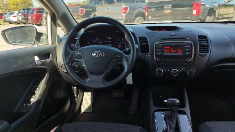 Used 2018 Kia Forte LX image 17