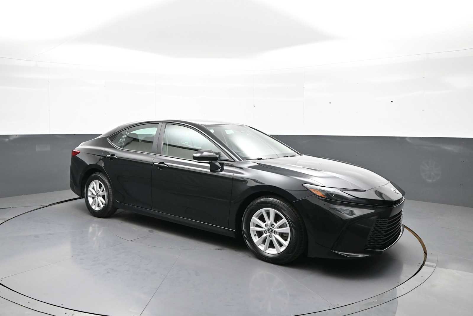 Used 2026 Toyota Camry LE FWD image 3