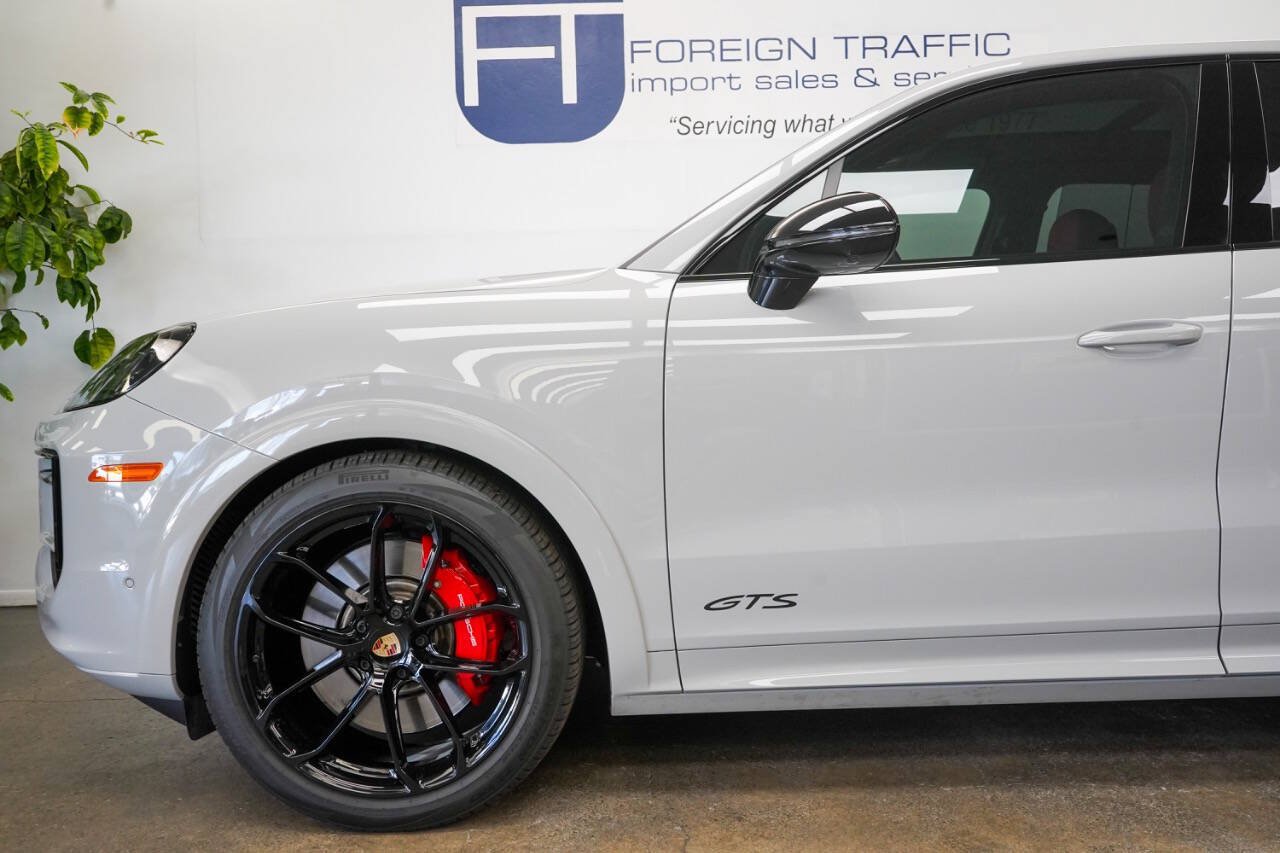 Used 2025 Porsche Cayenne GTS AWD/4WD image 10
