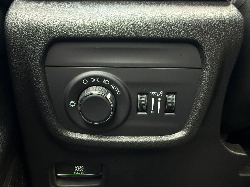 Used 2024 Jeep Grand Cherokee Altitude image 20