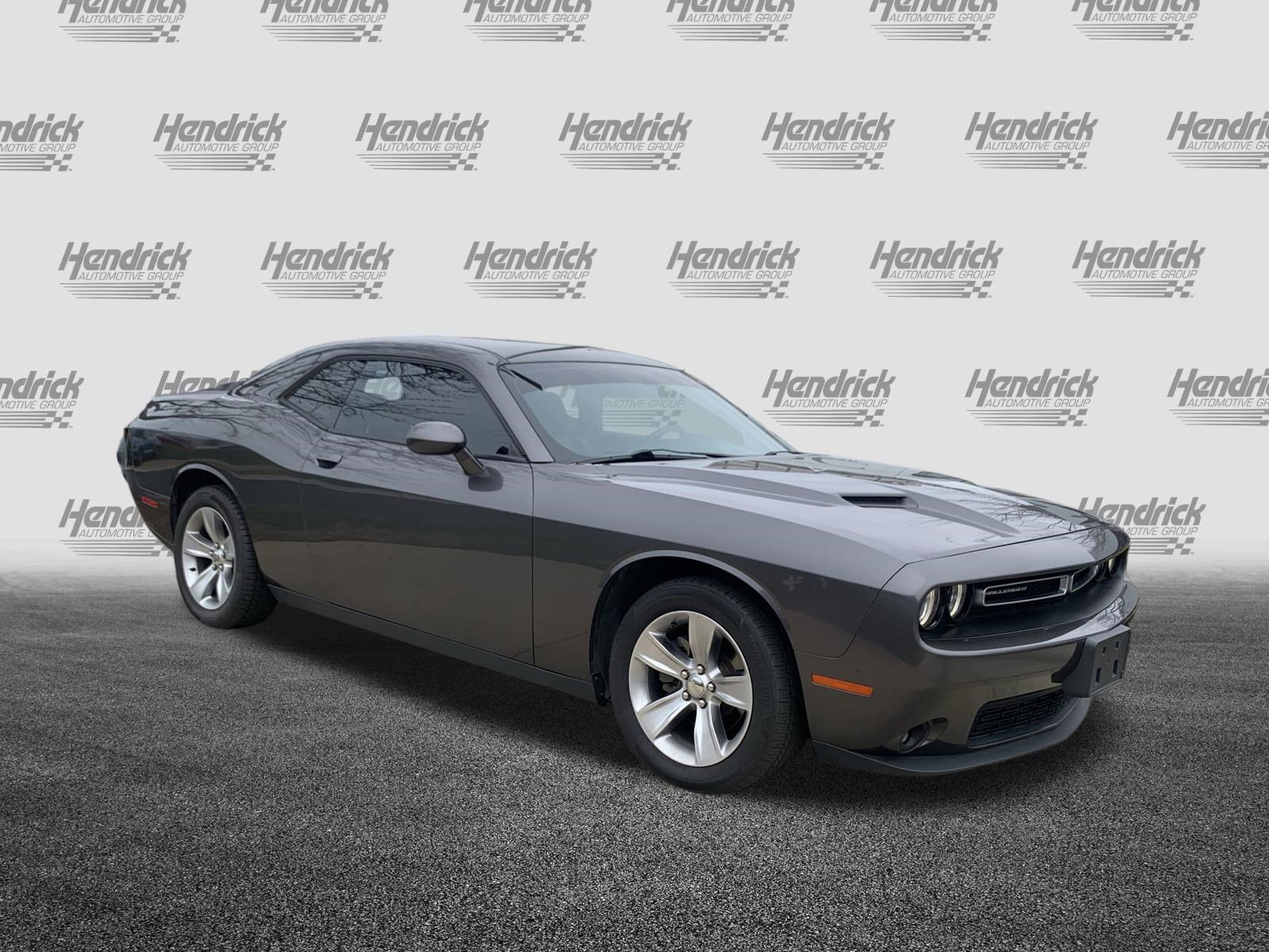 Used 2018 Dodge Challenger SXT image 2