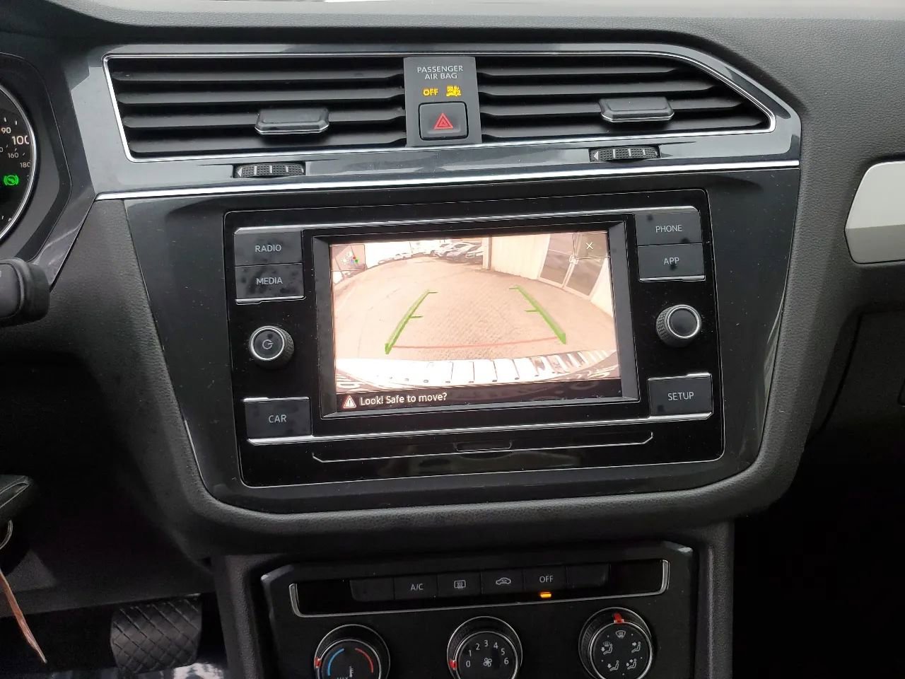 Used 2019 Volkswagen Tiguan S image 43