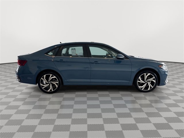 Used 2025 Volkswagen Jetta SEL image 13