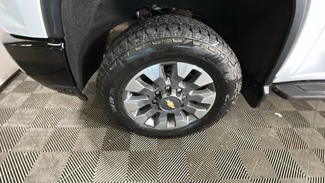 Used 2024 Chevrolet Silverado 2500 Custom w/ Custom Value Package AWD/4WD image 9