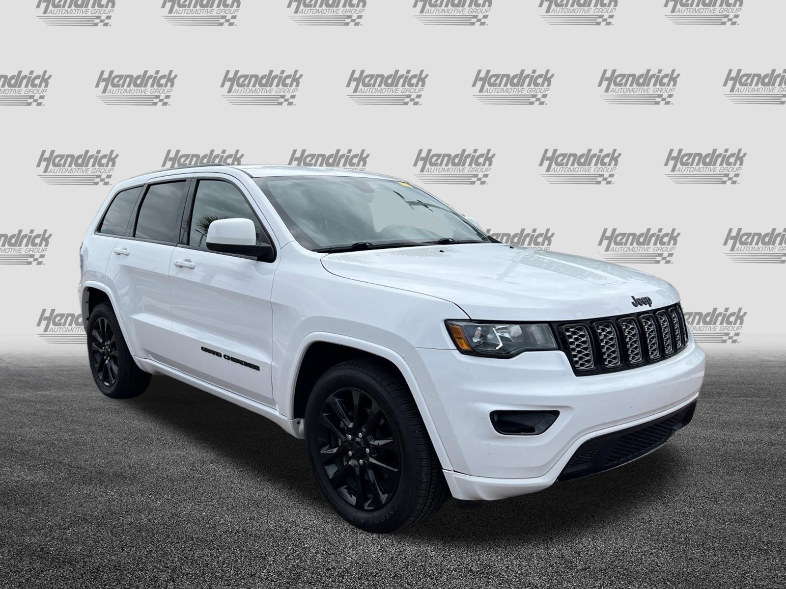 Used 2018 Jeep Grand Cherokee Altitude RWD image 2