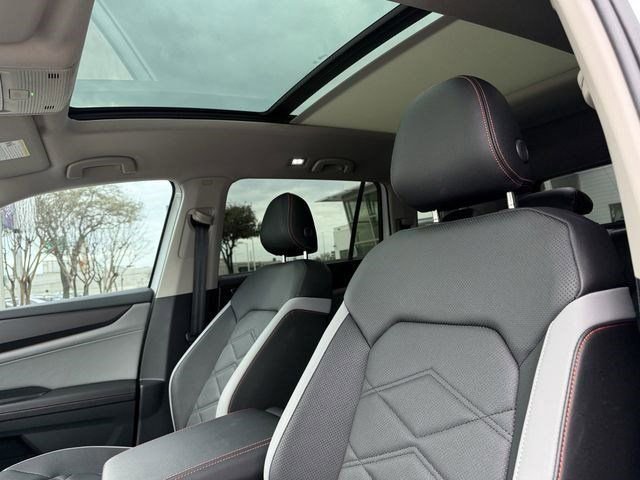 Used 2025 Volkswagen Atlas Peak Edition SE image 21