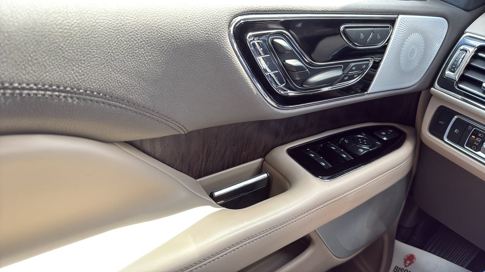 Used 2022 Lincoln Navigator L Reserve AWD/4WD image 11