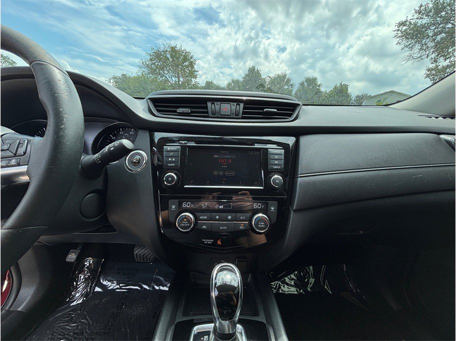 Used 2018 Nissan Rogue SV FWD image 11